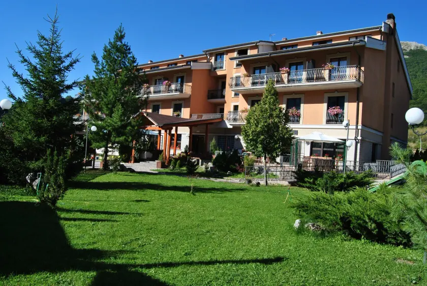 Alba Sporting Hotel - Image 1