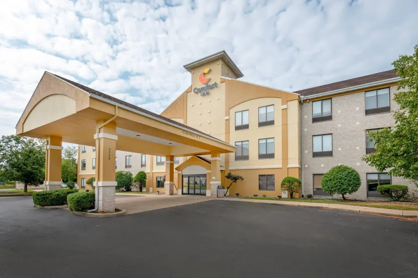 Comfort Inn Goshen - Image 1