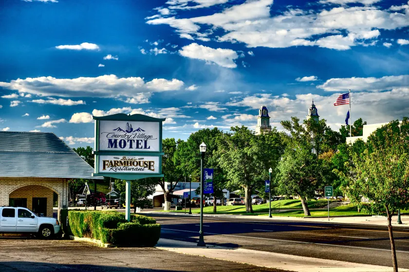 Country Village Motel - Image 1