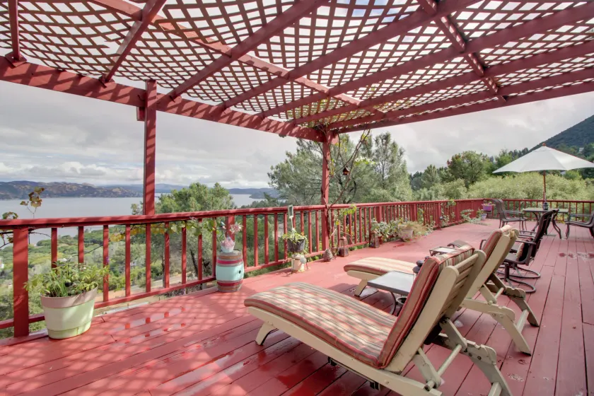 Spacious Kelseyville Home w/ Large Lakefront Deck! - Image 1