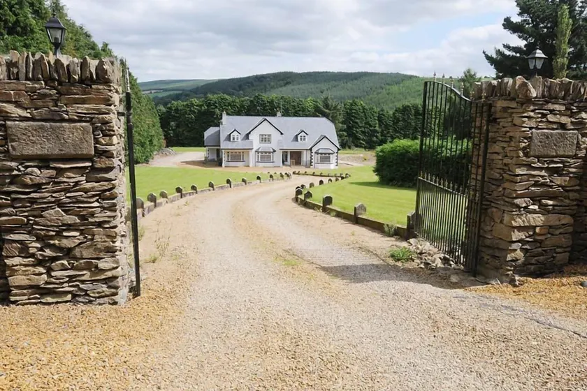 Stoops Guesthouse - Image 1