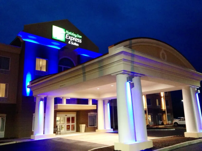 Holiday Inn Express & Suites Utica, NY - Image 1