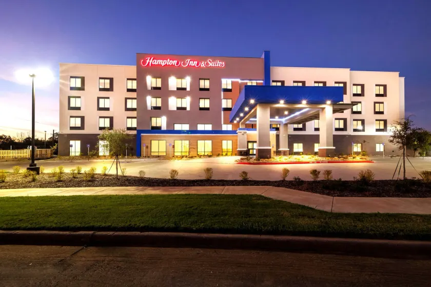 Hampton Inn & Suites Sherman - Image 1