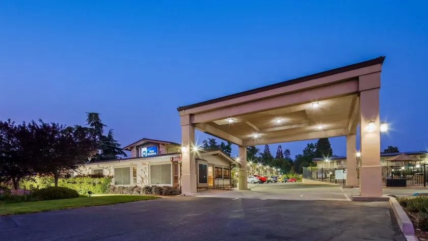 Best Western Golden Key - Image 1