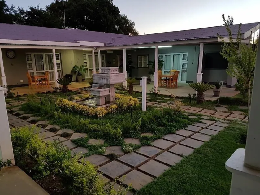 Graceland Guesthouse - Image 1