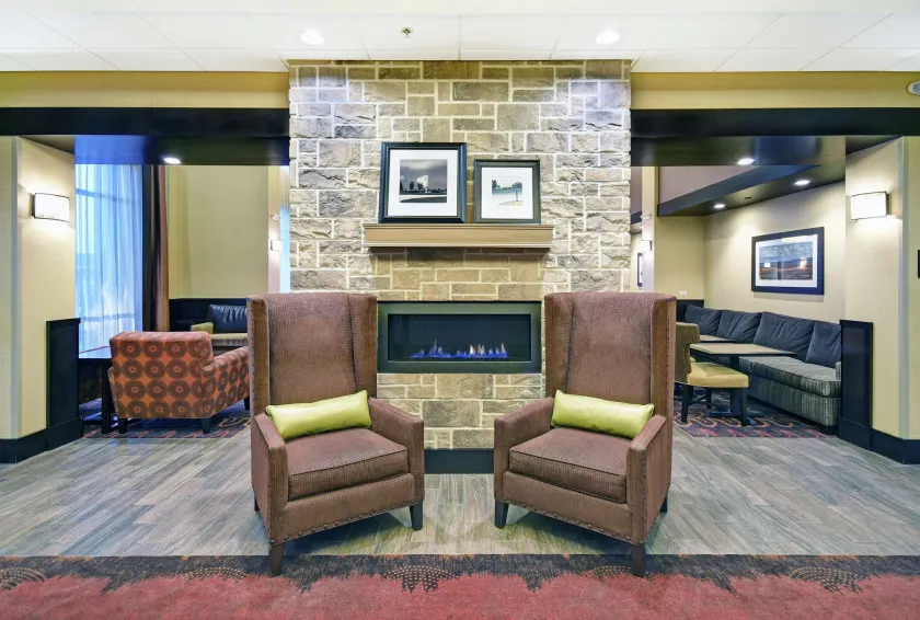 Hampton Inn & Suites Milwaukee/Franklin - Lobby