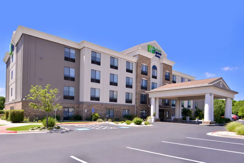 Holiday Inn Express & Suites Selma by IHG - Image 1