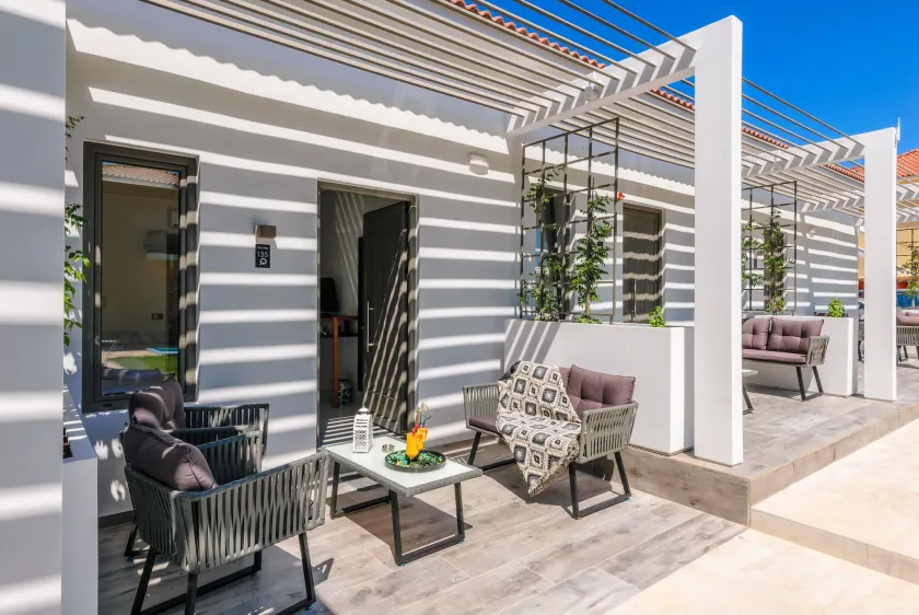 Sunny Garden Hotel - Image 1