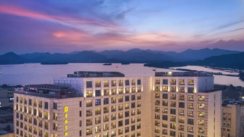 Midtown Shangri-La, Hangzhou, moments from West Lake - Image 1
