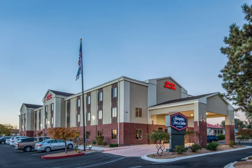 Hampton Inn & Suites Los Alamos White Rock - Image 1
