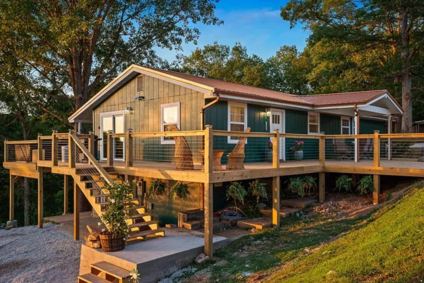 Hot Tub-Firepit-Bunkroom near Crick - Image 1