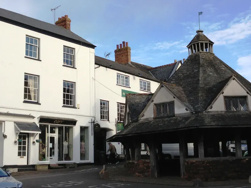Yarn Market Hotel - Image 1
