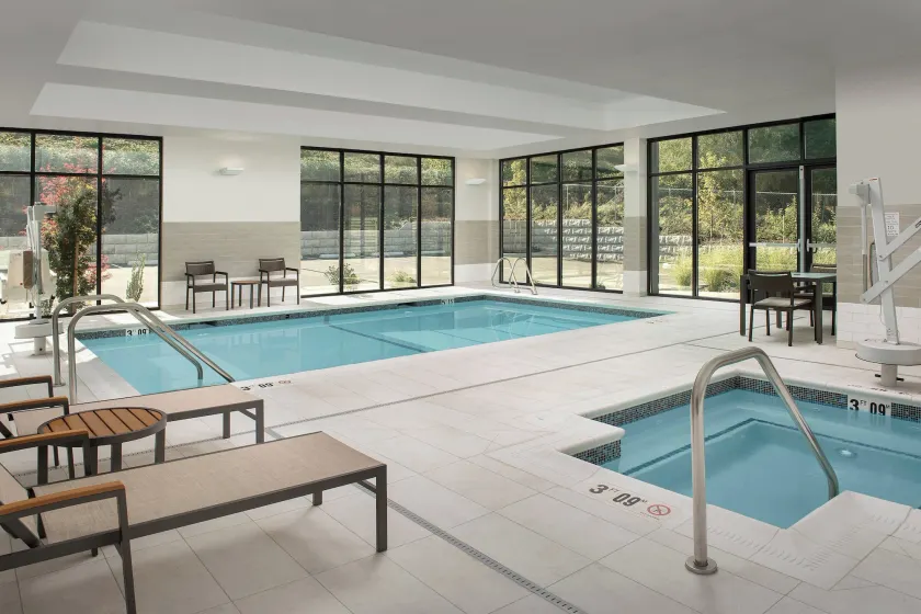 Courtyard by Marriott Portland East - Image 1
