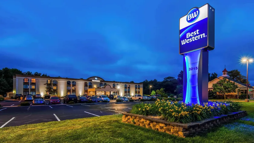 Best Western Hazlet Inn - Image 1