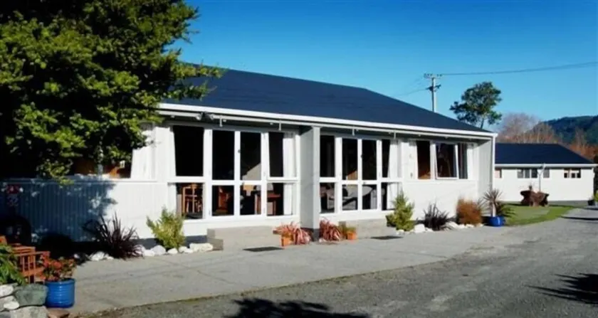 Apostles View Motel - Image 1