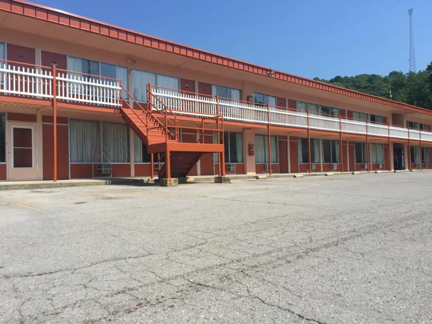 Daniel Boone Motor Inn - Image 1