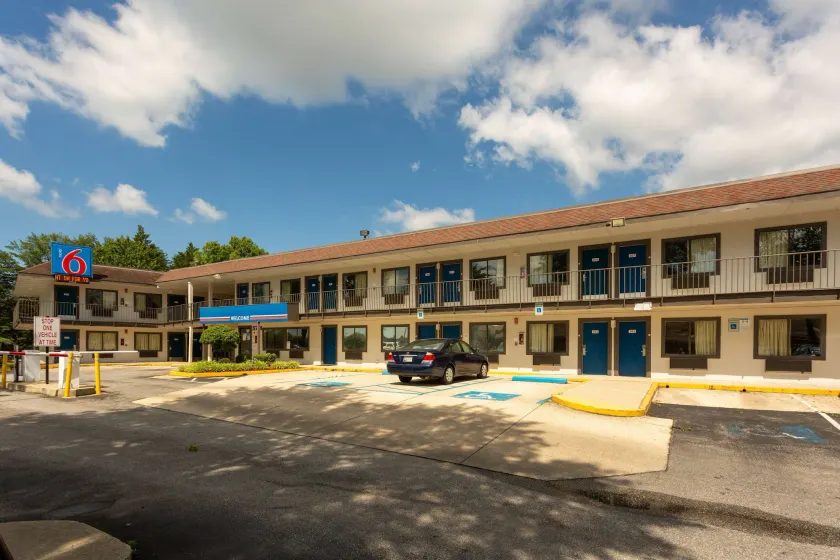 Motel 6-Camp Springs, DC - South Camp Springs - Image 1