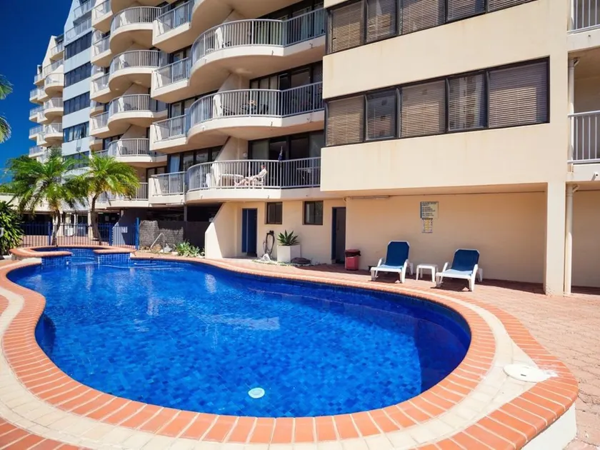 Broadbeach Travel Inn Apartments - Image 1