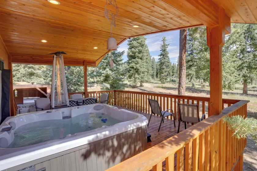 Spacious Duck Creek Village Cabin w/ Hot Tub! - Image 1