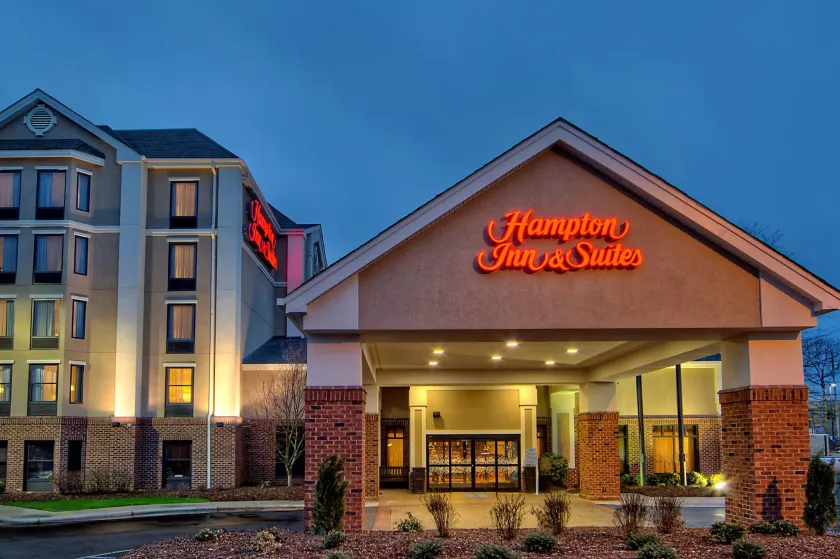 Hampton Inn & Suites Asheville Airport - Image 1