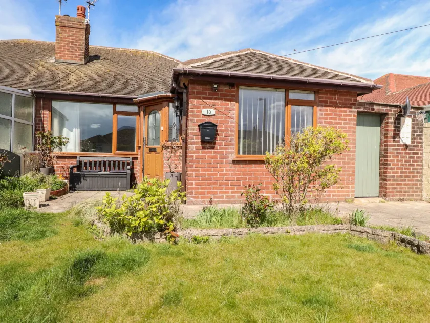 Bungalow by the Sea - Image 1