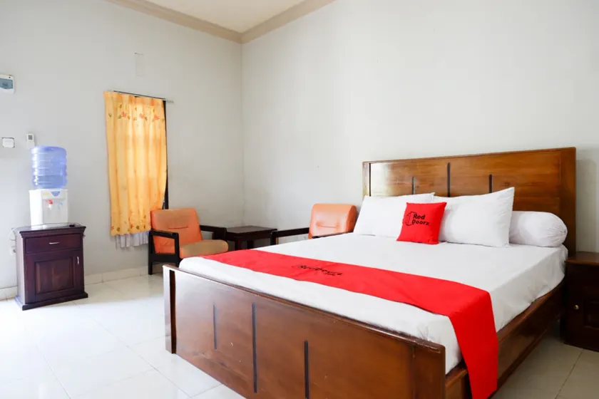 RedDoorz near Mutiara SIS Al Jufrie Airport Palu - Image 1