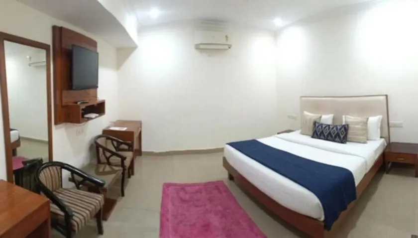 Hotel The Lotus Home Near Chandigarh Railway Station - Room
