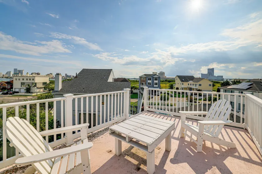 1 Block to Inlet Beach: Brigantine Family Home - Image 1