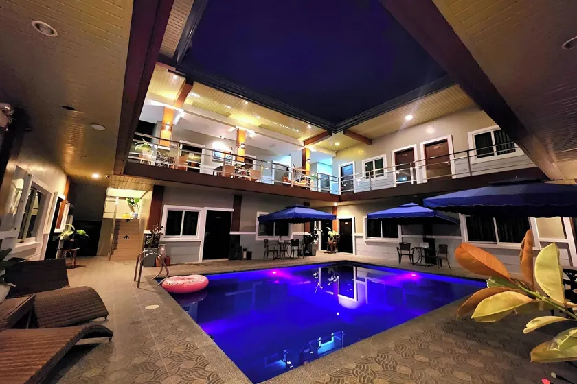 Jo Carter's Hotel and Suites Angeles City - Image 1