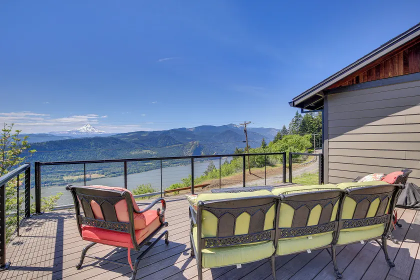 Mt Hood Views: Modern Underwood Home w/ Deck! - Image 1