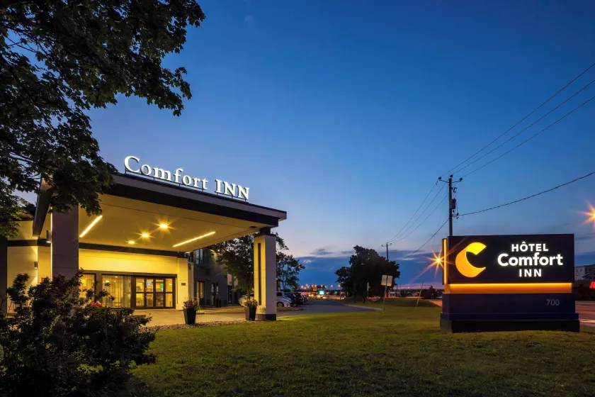 Comfort Inn Montreal Aeroport - Image 1