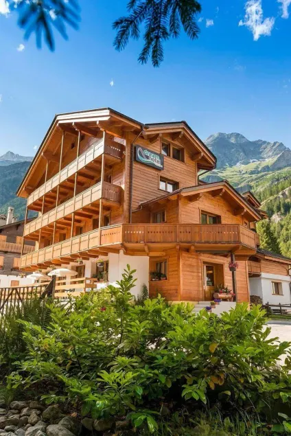 Dream hotel  - Image 1