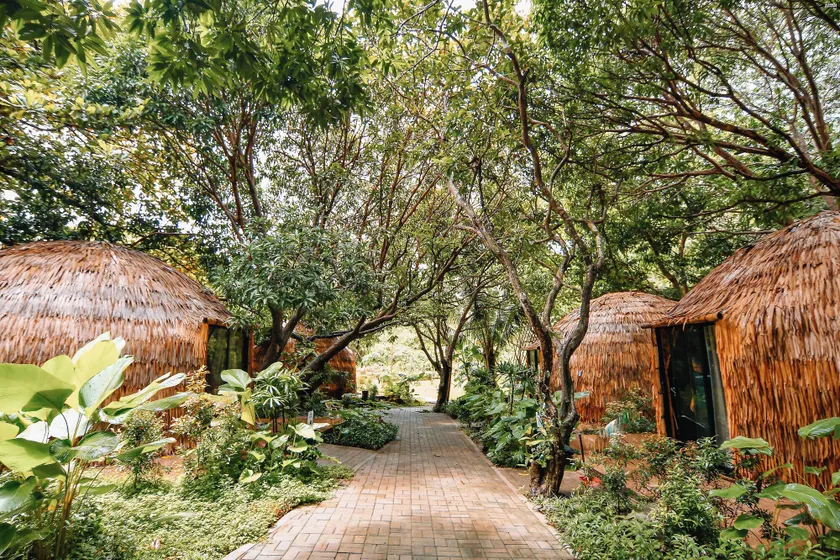 The Dome Hotel - Caylabne Bay - Image 1
