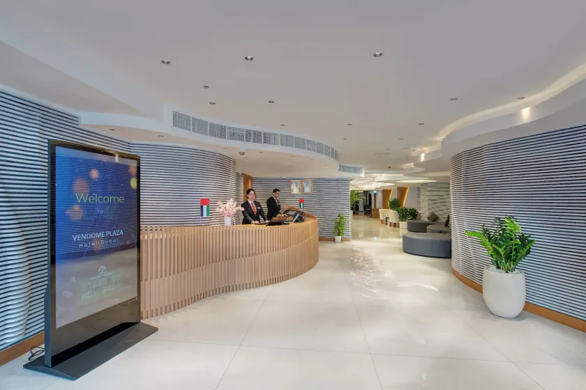 Vendome Plaza Hotel - Image 1