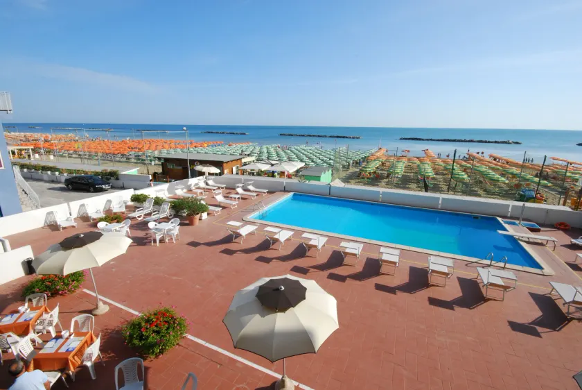 Hotel Embassy - Image 1