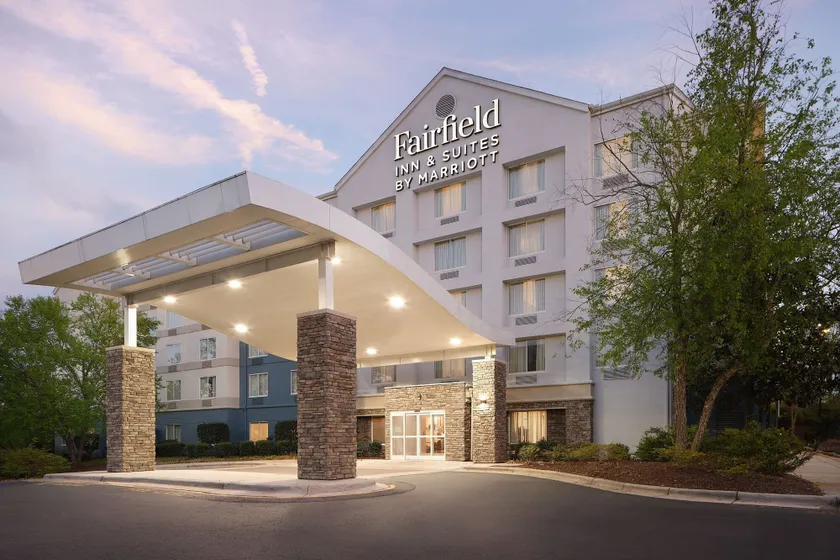 Fairfield Inn & Suites Raleigh Durham Airport Research Triangle Park - Image 1
