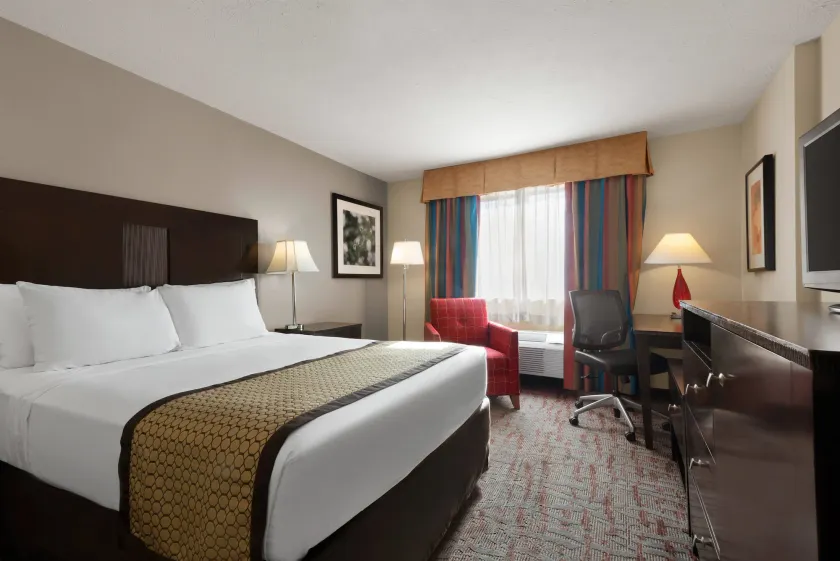 Baymont by Wyndham Belleville Airport Area Free Airport Shuttle - Image 1