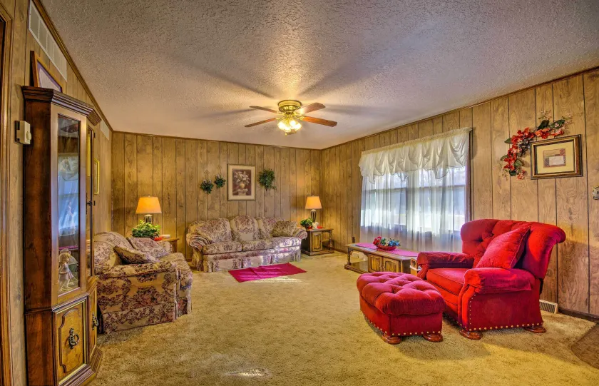 Peaceful Missouri Home, 25 Mi to Truman Lake! - Image 1