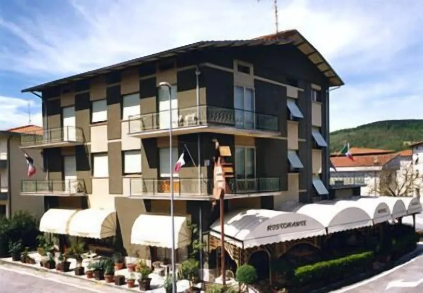 Hotel Chenno - Image 1
