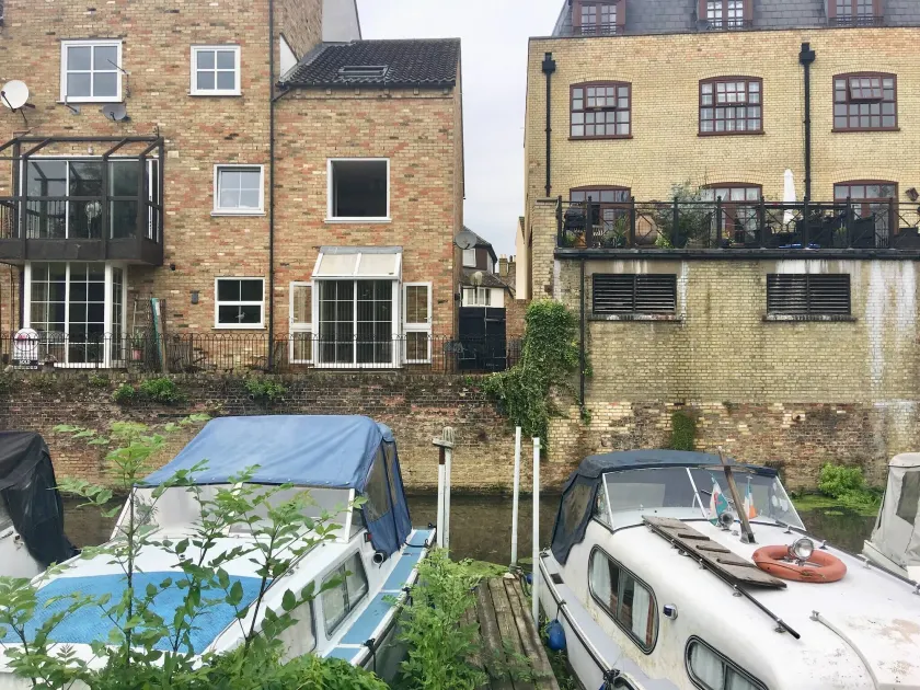 2 Bedroom Riverside Apartment St Neots - Image 1