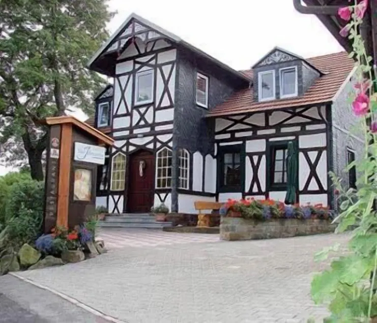 Landhotel Vierjahreszeiten - Image 1