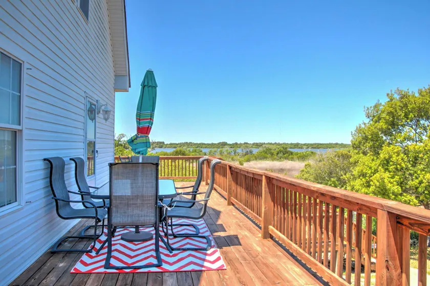 Updated Family Getaway: Walk to Sea Haven Beach! - Image 1