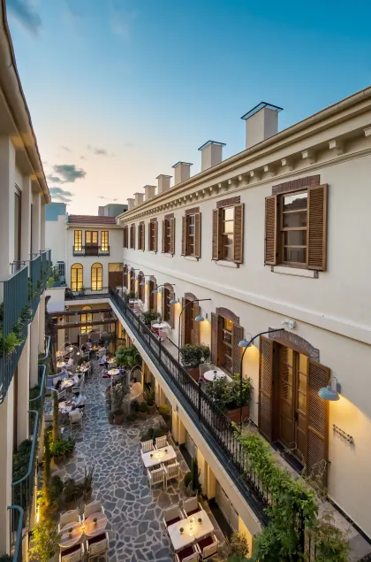 Ecole St. Pierre Hotel - Image 1