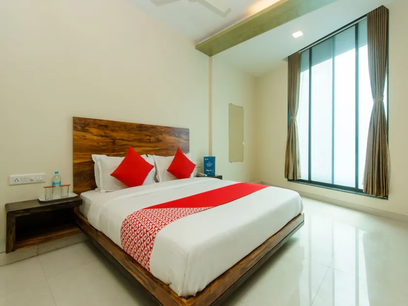 OYO 11747 Hotel Sai Comforts - Image 1