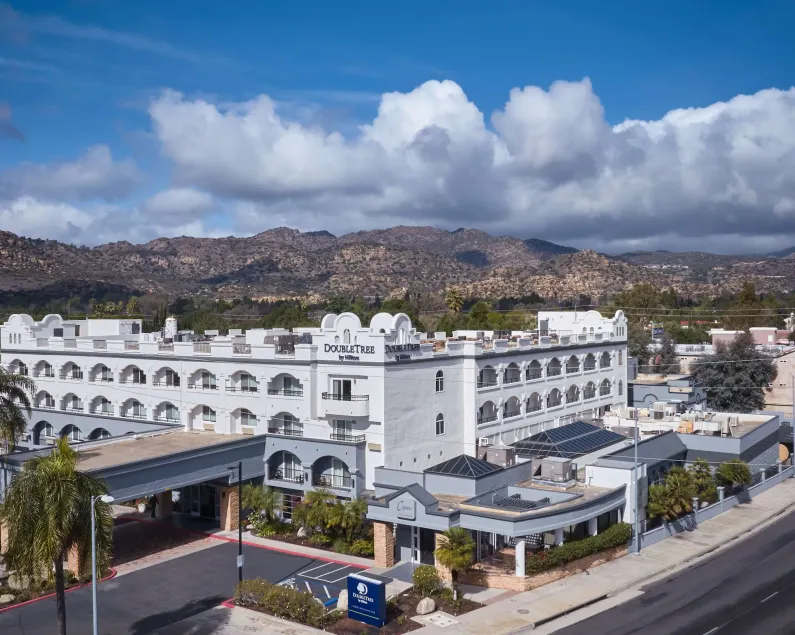 DoubleTree by Hilton Chatsworth - Image 1