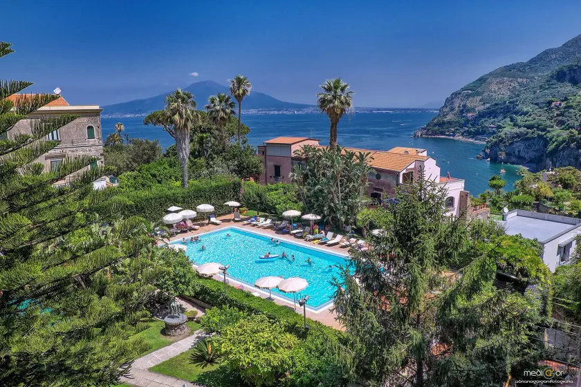 Aequa Hotel - Image 1
