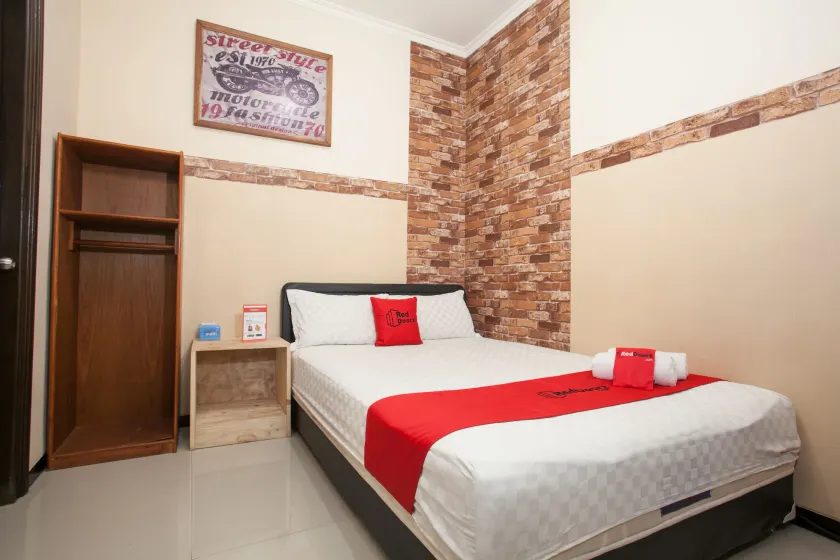 RedDoorz near Stasiun Kota Baru Malang - Image 1