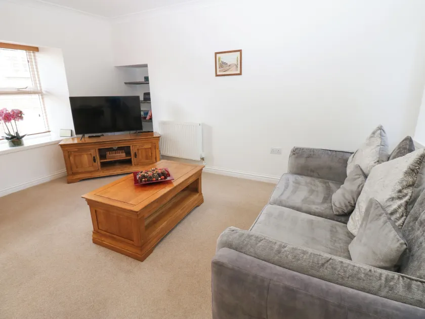 2 Eden Lodge - Image 1