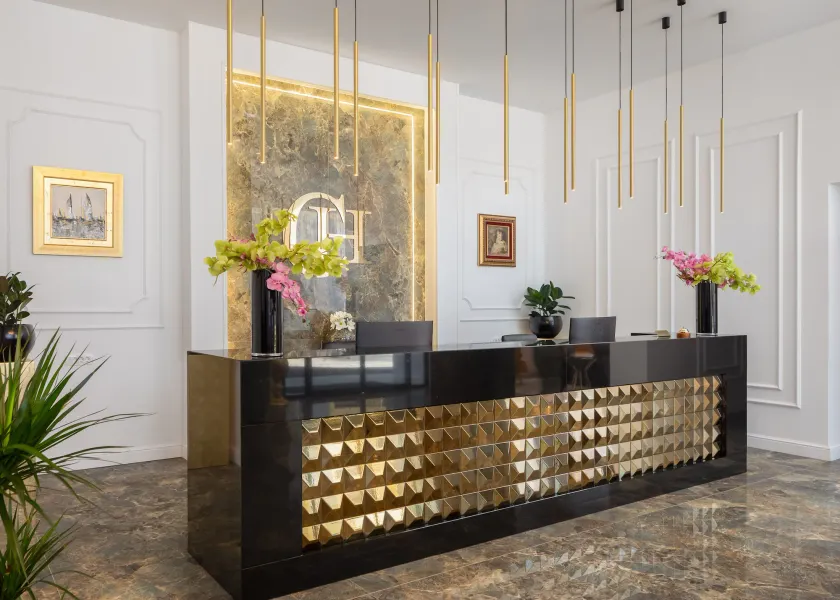Hotel Corner - Image 1