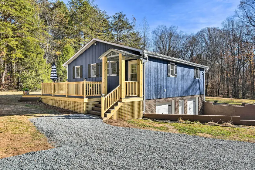 Charming Yadkin Valley Cottage w/ Deck & Yard - Image 1